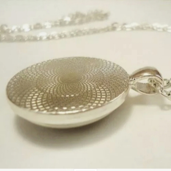 New Floral Skeleton Silver Glass Cabochon Necklace. - Picture 2 of 5